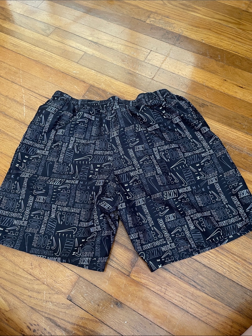 Nike Men’s Black Graphic Athletic Shorts - Picture 3 of 3